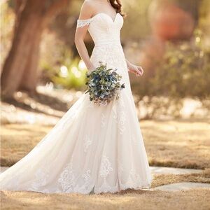 Elegant Off-Shoulder Lace Wedding Dress